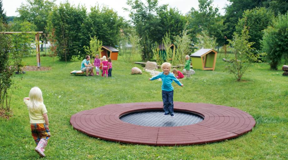 Wehrfritz Trampoline En Fosse Rond Pour Aires De Jeux Et Maternelles Eurotramp Trampoline